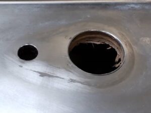 ナイス創水器フォンテⅡからの取替え工事　混合水栓一体タイプ　取付け穴クリーニング後